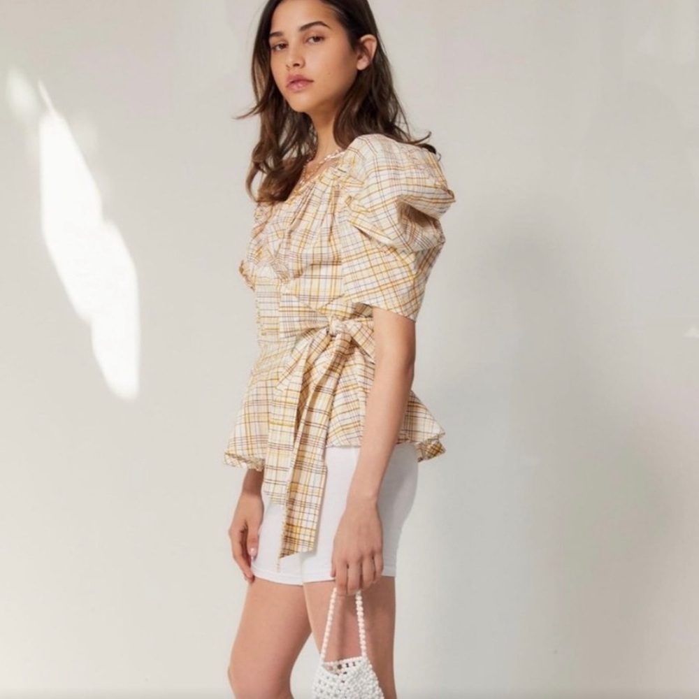 C/meo Collective Vice Short Balloon Sleeves Wrap Top